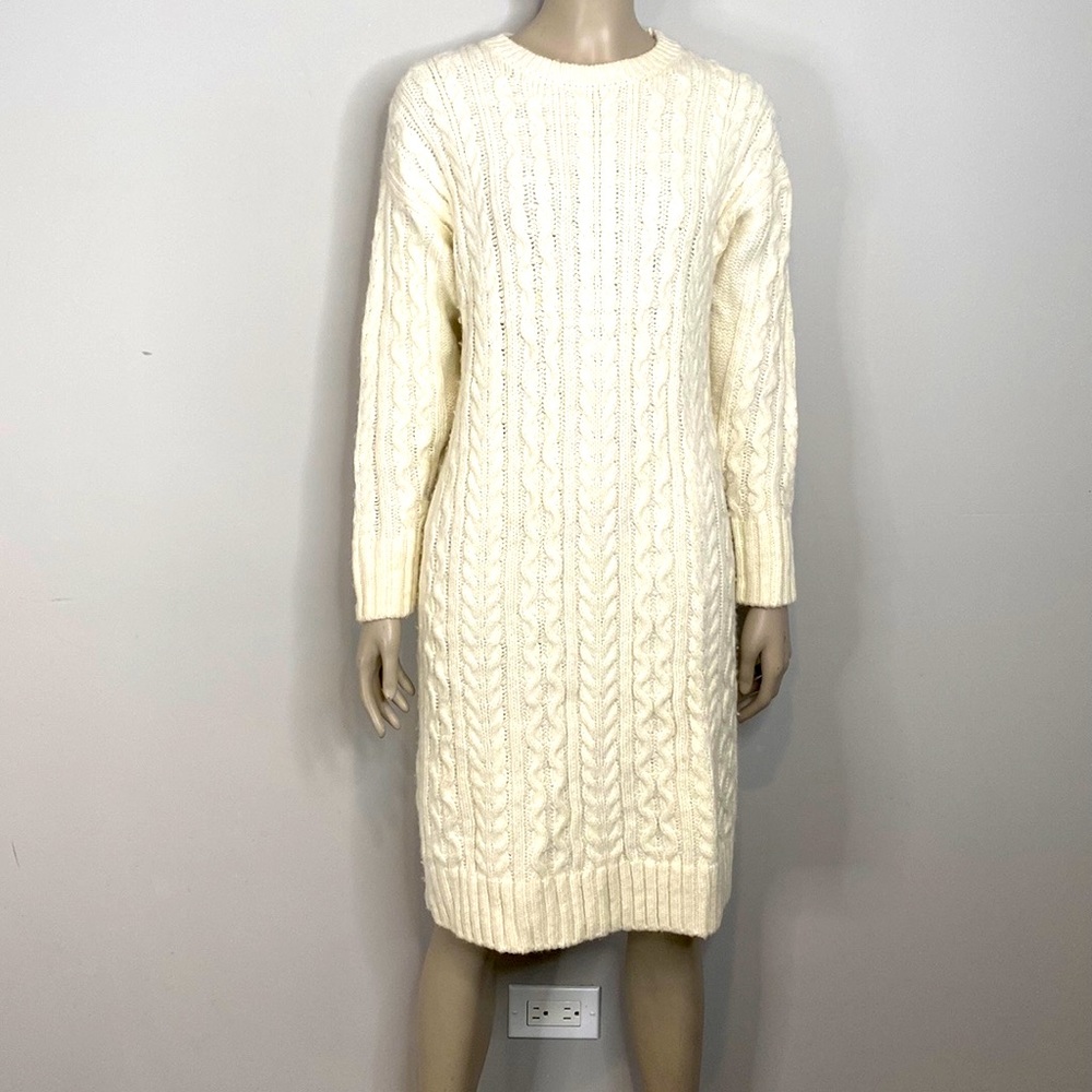 UNIQLO CABLE SWEATER DRESS